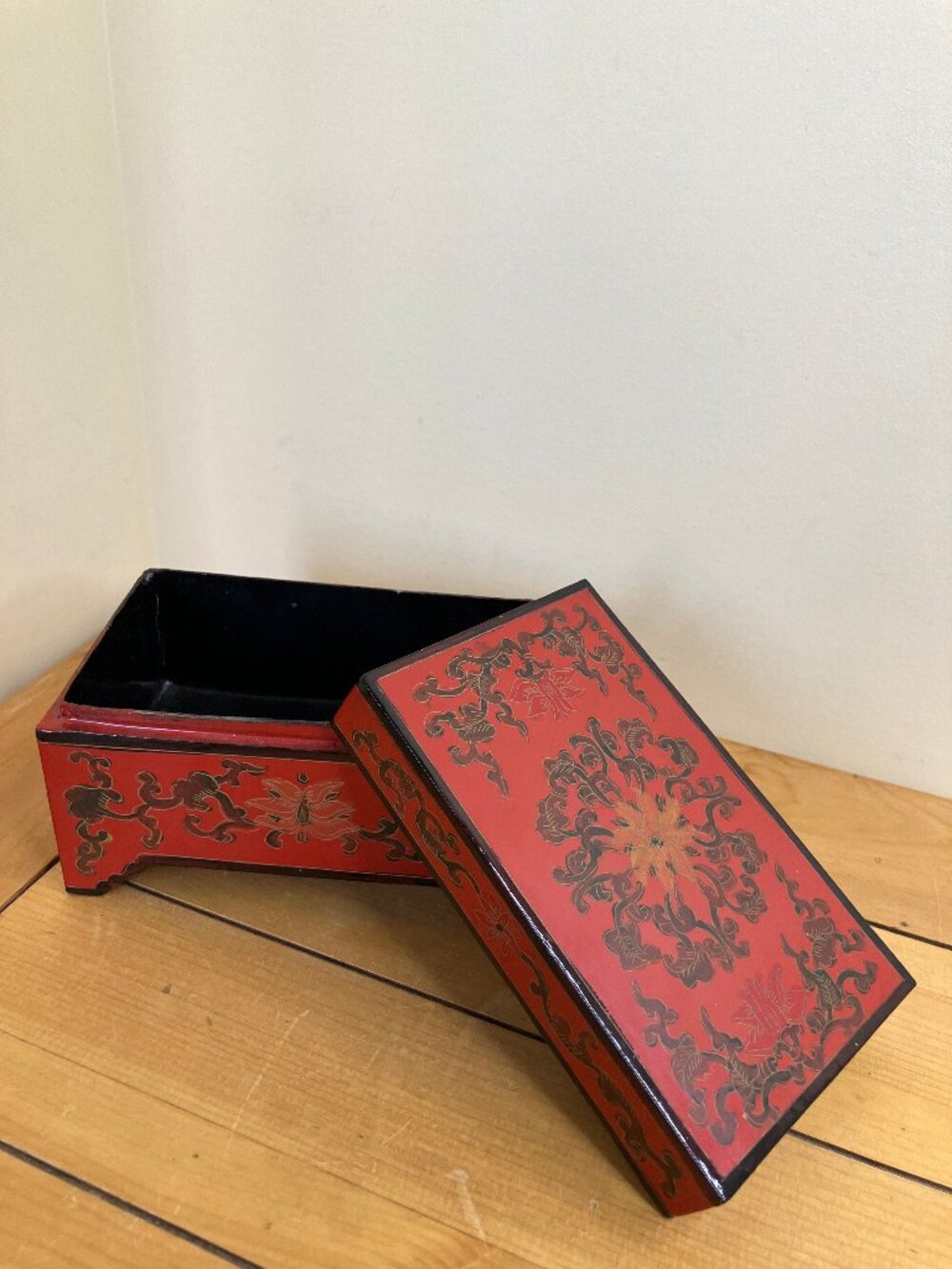 Asian Red & Black Lacquer Trinket Box Hand Painted Etched Tarot Card Box